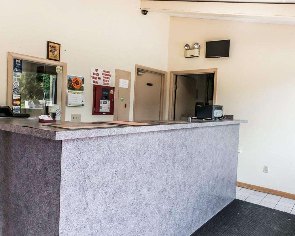 Econo Lodge Waynesburg Interior photo