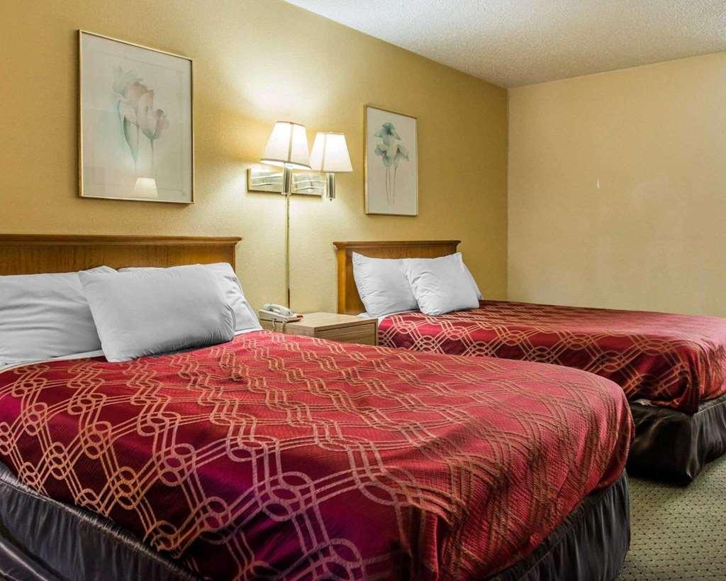 Econo Lodge Waynesburg Room photo